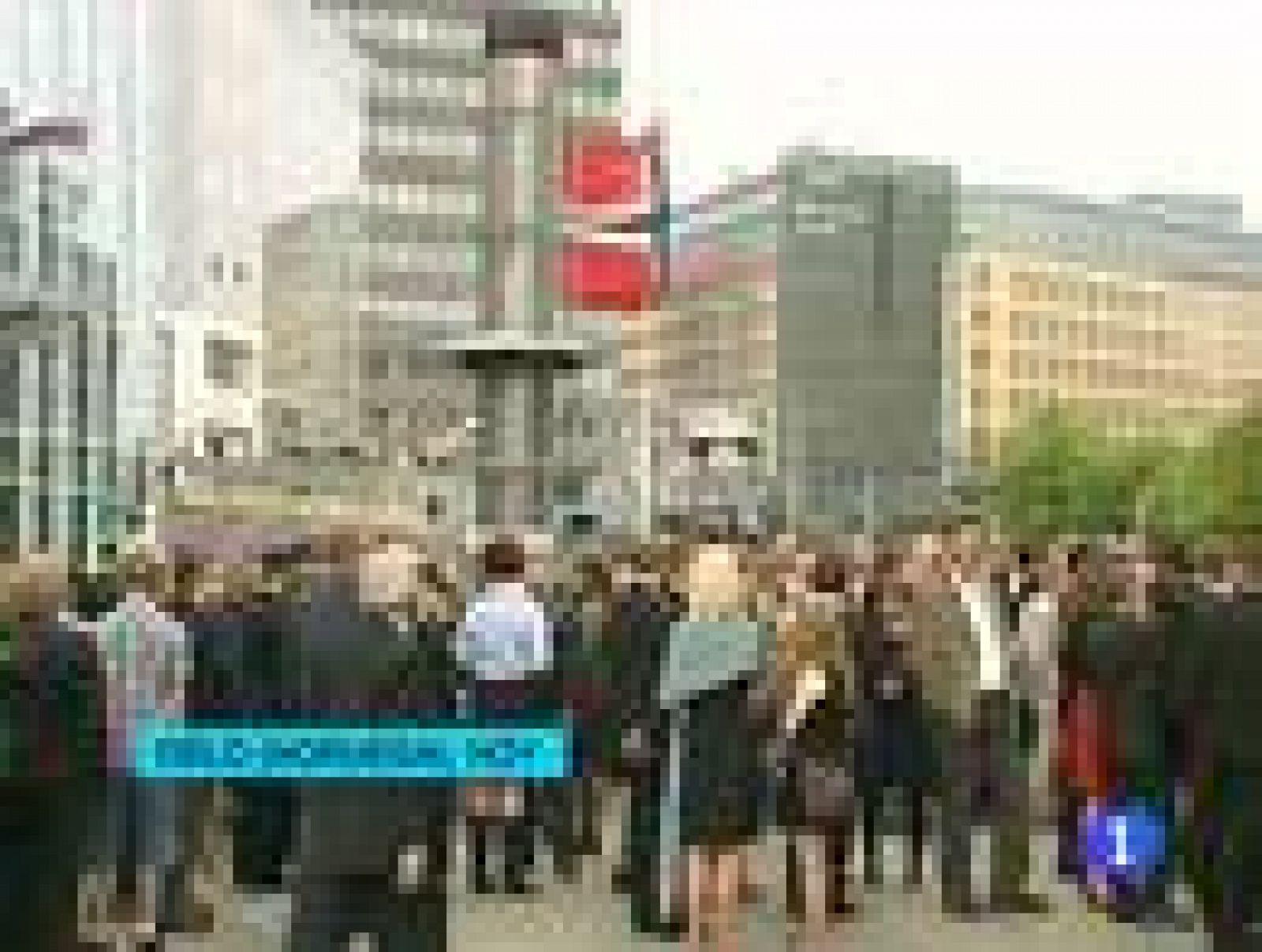 Homenaje a las víctimas de Oslo un mes después | Ver