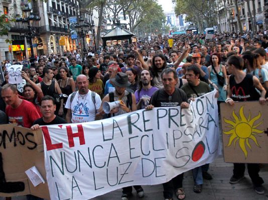 Telediario 1 - Integrantes del 15M protestan por la JMJ