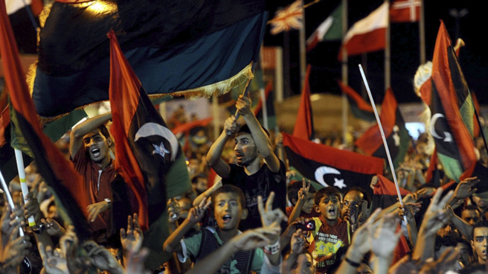 Los rebeldes libios celebran que ya controlan buena parte de Trípoli