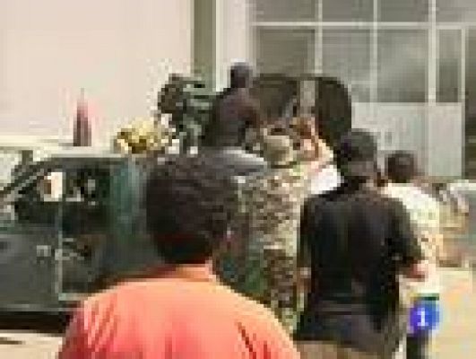 Telediario 1 - Centenares de rebeldes continúan avanzando en Trípoli