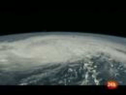 Informativo 24h - El huracán "Irene" avanza hacia Estados Unidos