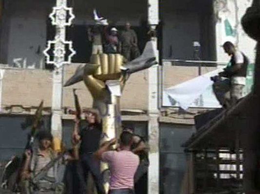  - Los rebeldes toman el complejo presidencial de Gadafi en Trípoli