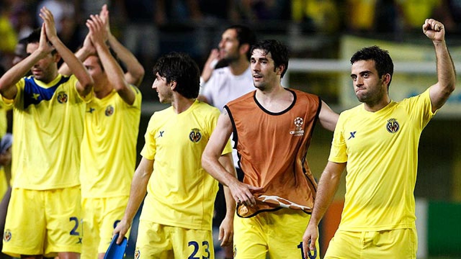 El Villarreal se ha metido en la siguiente ronda de la Champions League para el curso que comienza, 2011-2012. Los hombres de Juan Carlos Garrido han remontado el partido de ida al Odense con una victoria en El Madrigal por 3-0 superando en 1-0 de la ida para el cuadro danés. Una contra que arrancaba Zapata, en profundidad para Nilmar que, llegando a la línea de fondo pasaba a Rossi para que, a un metro del meta danés, le batía por bajo e igualaba la eliminatoria. A continuación, de nuevo Rossi marcó el segundo tras un magnífico pase de Cani desde la banda derecha. Marchena puso el tercer y definitivo tanto en el marcador.