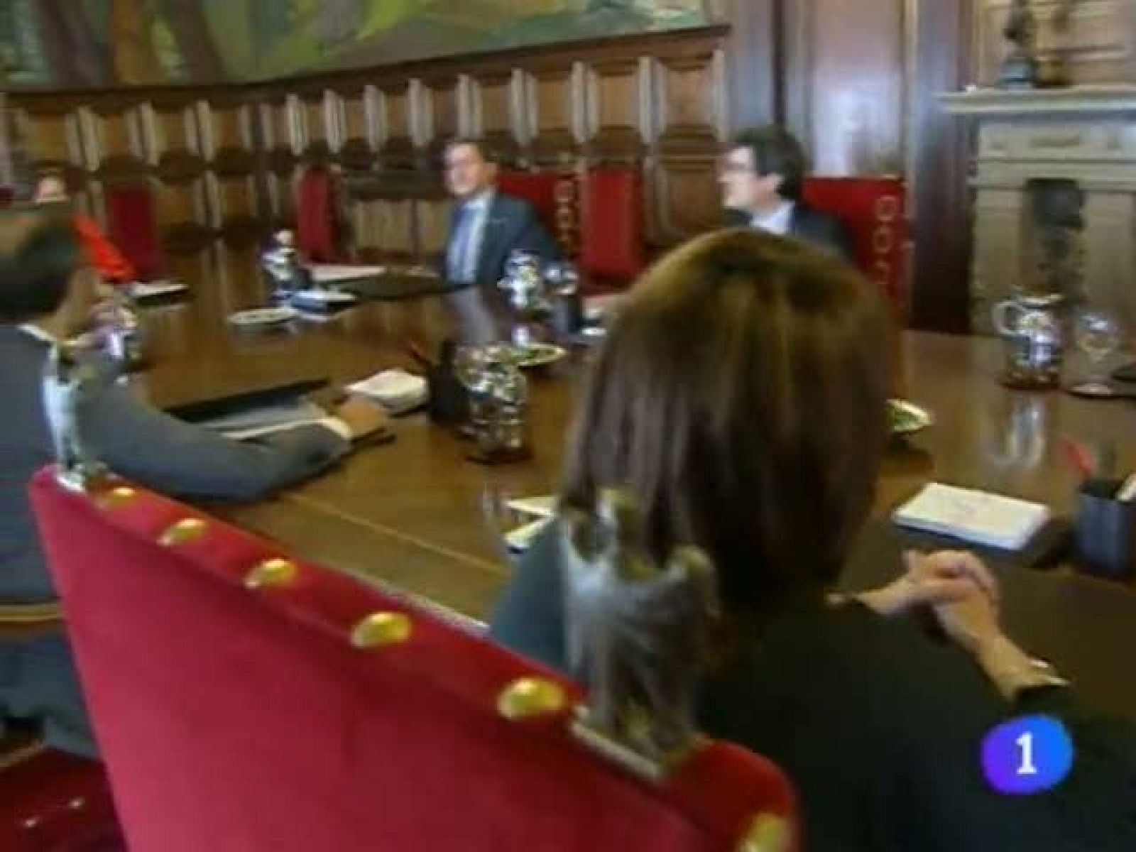   El gobierno de Navarra celebra su primera sesión tras la vuelta de vacaciones. Vuelco de un camión que cierra uno de los túneles de Ezcaba. Presentado Roland Lamah con Osasuna.