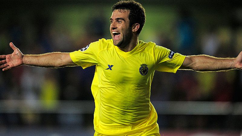 El italiano Rossi guió al Villarreal a la fase final de la Champions League, al anotar dos de los tres tantos del Villarreal en el partido de vuelta de su eliminatoria con el Odense danés. Marchena puso la guinda con el tercero.