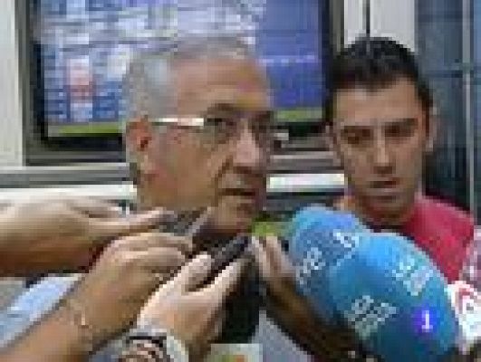 Telediario 1 - Forlán negocia su salida del Atléti