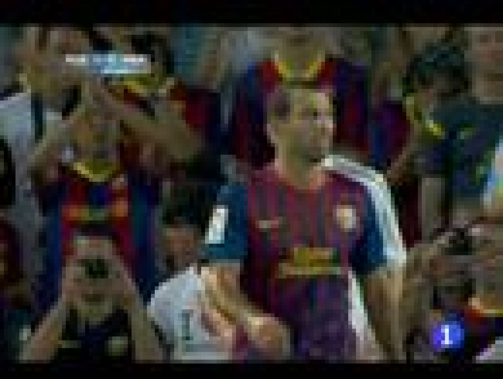 El Barcelona coninúa con su preparación de la Supercopa de Europa con la ausencia de Piqué, que se ha lesionado y estará tres semanas de baja. Además, el club azulgrana ha renovado al canterano Sergi Roberto.