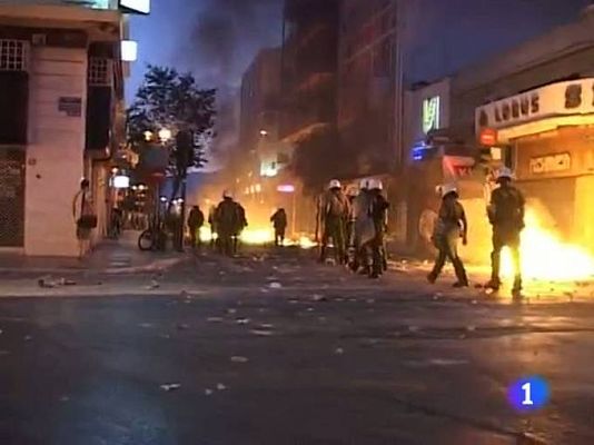 Telediario 1 - Pasión por el fútbol, mal entendida