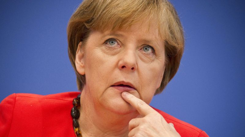 Merkel sigue recibiendo críticas por no participar en Libia