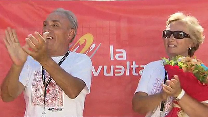 Al ganador de la etapa de Valdepeñas de Jaén, Joaquím Rodríguez, le acompaña allá donde va un animador especial. Su padre, ya jubilado, se mueve con su caravana por todas las carreras en las que participa su hijo. El primer abrazo nada más bajar del