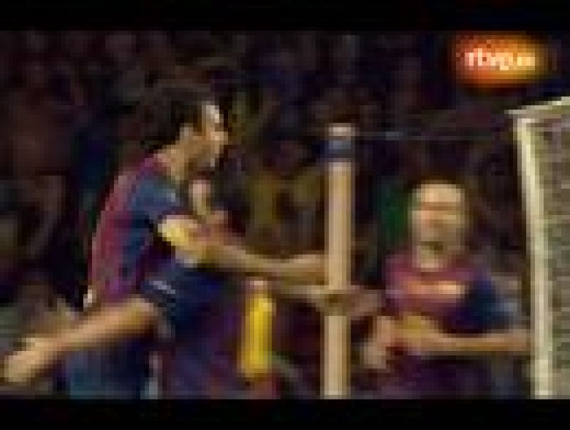 El Barcelona se ha impuesto al Oporto por 2-0 con tantos de Messi y Cesc Fábregas, que marcó su primer gol en partido oficial como jugador culé.