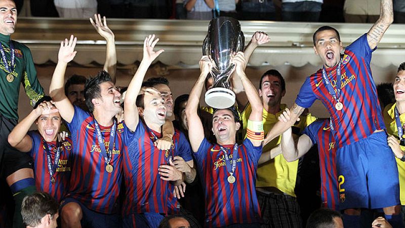 El Barcelona se ha impuesto al Oporto por 2-0 con tantos de Messi y Cesc Fábregas, que marcó su primer gol en partido oficial como jugador culé.