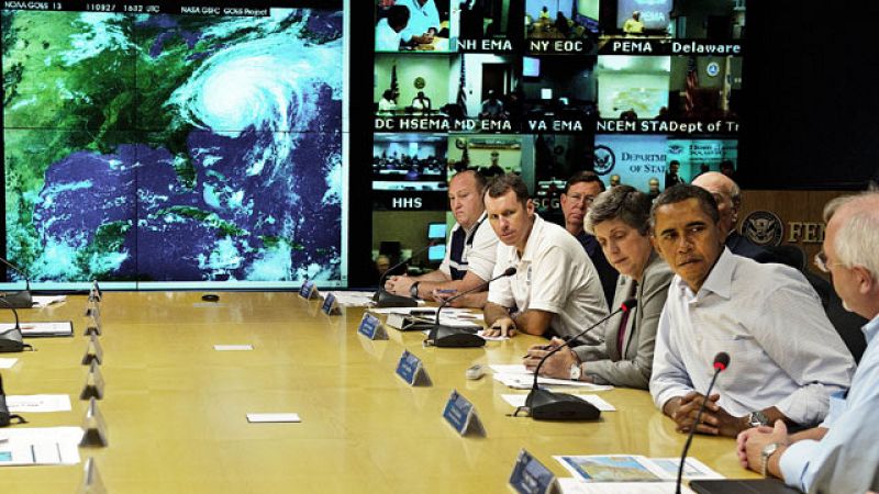 El huracán "Irene" toca tierra cerca de cabo Lookout, en Carolina del Norte