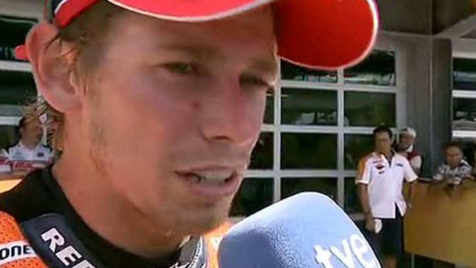 Casey Stoner ha marcado la 'pole' de Indianápolis y a pesar de ello no se ha motrado del todo satisfecho. Por su parte, ben Spies, que fue segundo, ha reconocido que la Yamaha no va como él quiere.