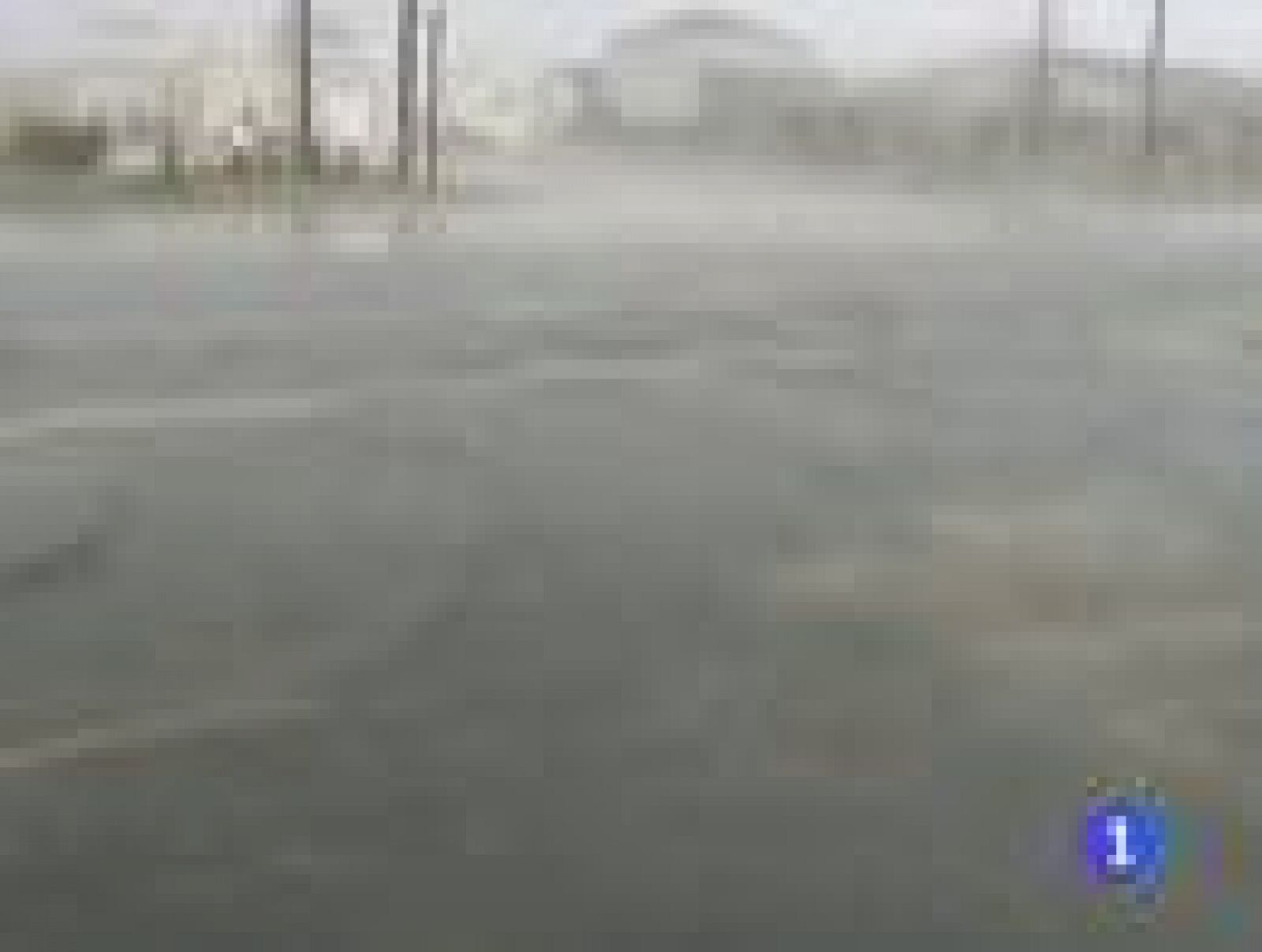 Telediario 1:  El huracán "Irene" se ha cobrado ya tres víctimas a su paso por Carolina del Norte | RTVE Play