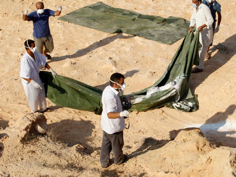 Los rebeldes dicen controlar Trípoli aunque se agrava la situación humanitaria 