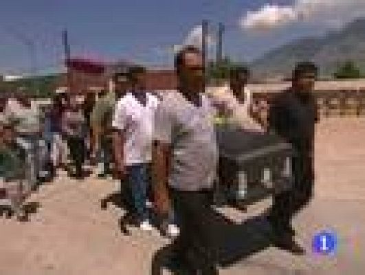 Telediario 1 - México entierra a las 52 víctimas