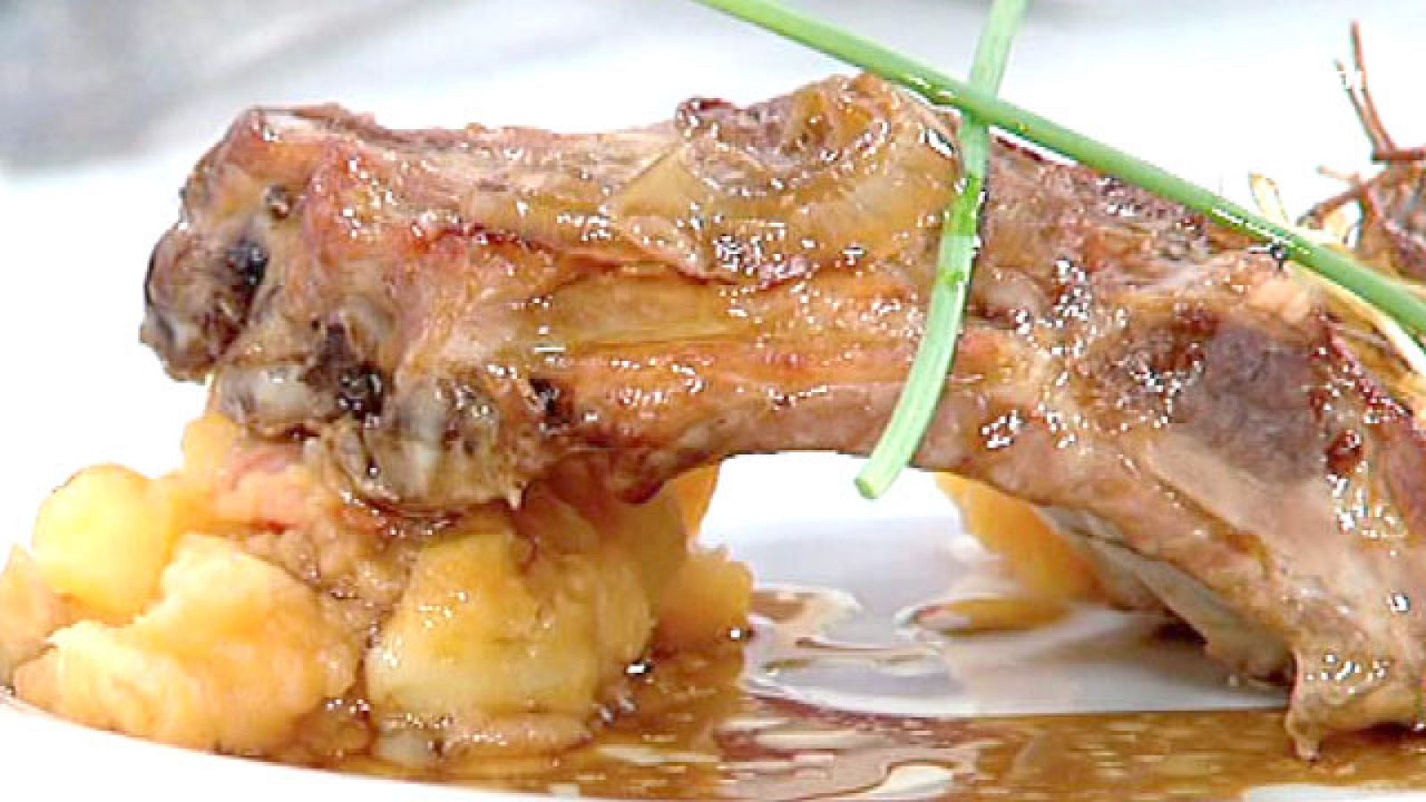 Saber Cocinar - Costillas de cerdo a la cerveza - RTVE Cocina | Ver