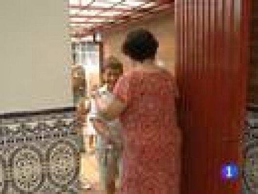 Telediario 1 - Los abuelos comodín de los padres