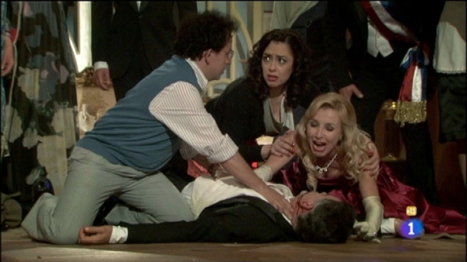 Amar en tiempos revueltos - Especial - La muerte a escena - 1ª parte - Ver ahora