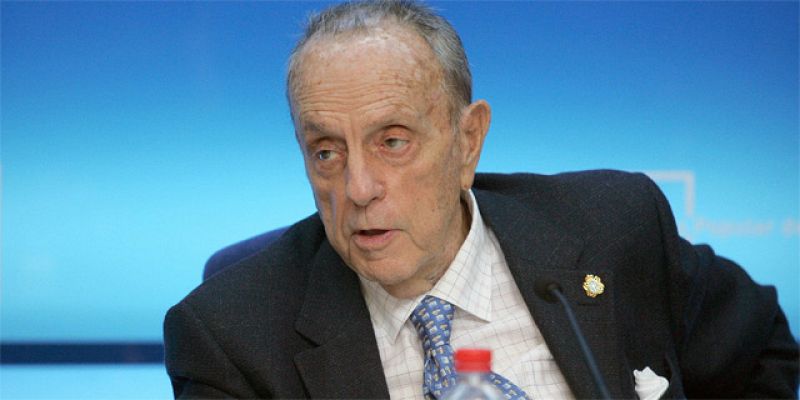  Fraga abandona la política activa