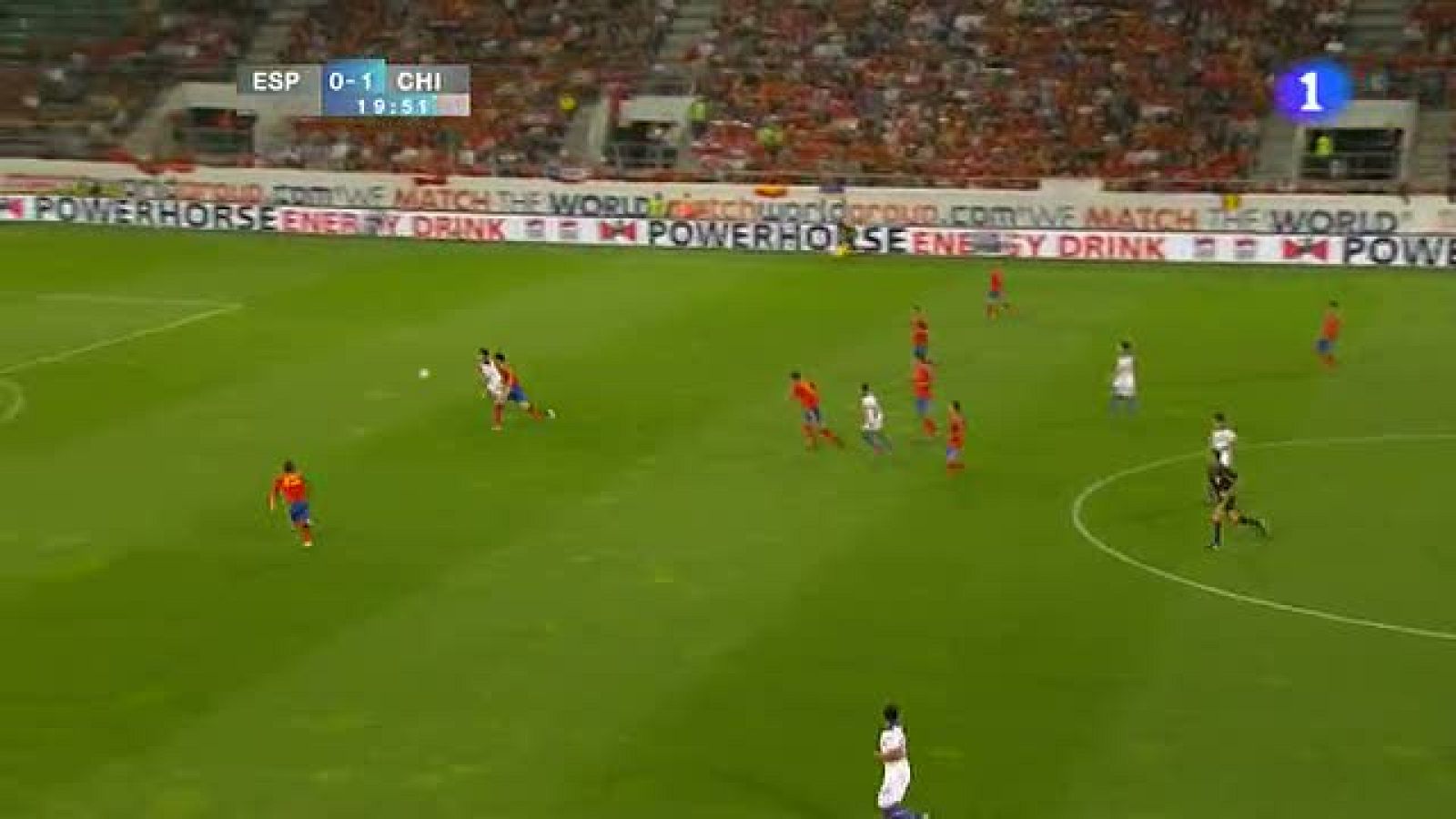 El jugador chileno Vargas ha marcado el segundo gol a España en el minuto 20 de juego, estableciendo el 0-2 en el marcador.