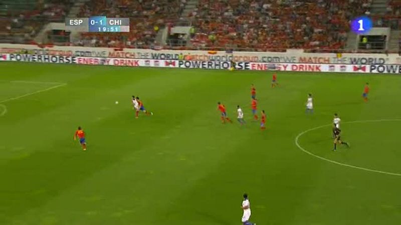 El jugador chileno Vargas ha marcado el segundo gol a España en el minuto 20 de juego, estableciendo el 0-2 en el marcador. 