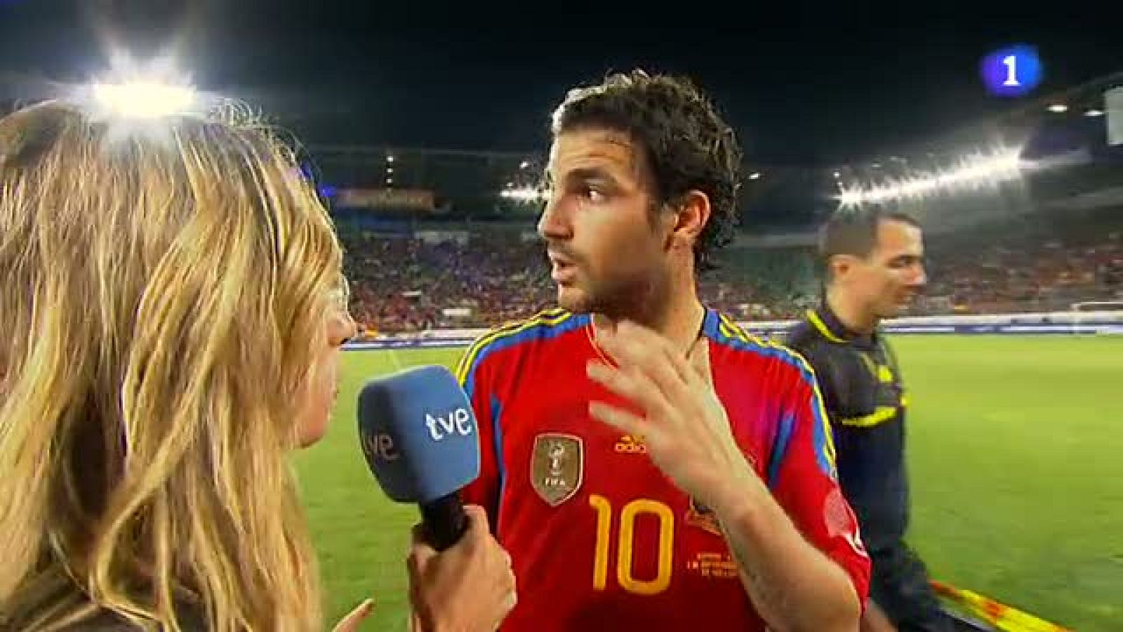 El centrocampista, autor de dos goles en el amistoso ante Chile (3-2), le otorga el protagonismo a su compañero en la selección española y en el Barça