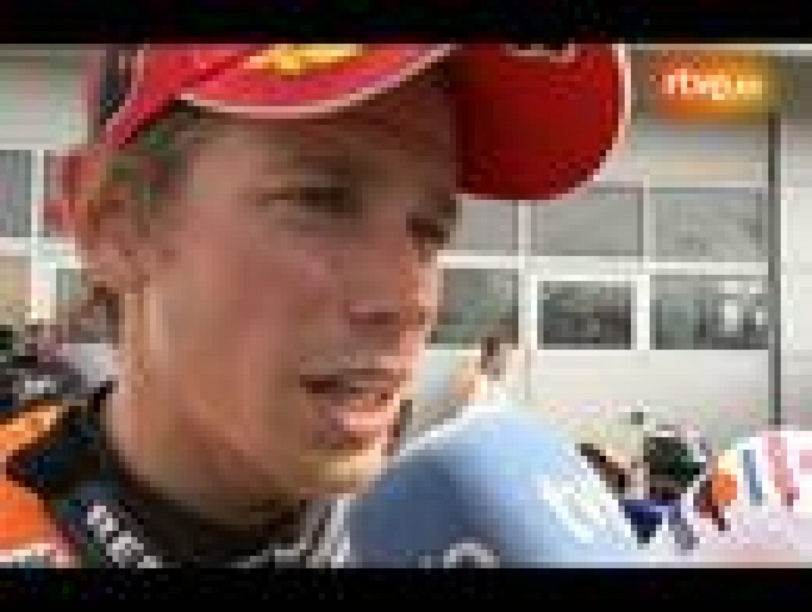 Stoner no se decide con los neumáticos | Ver