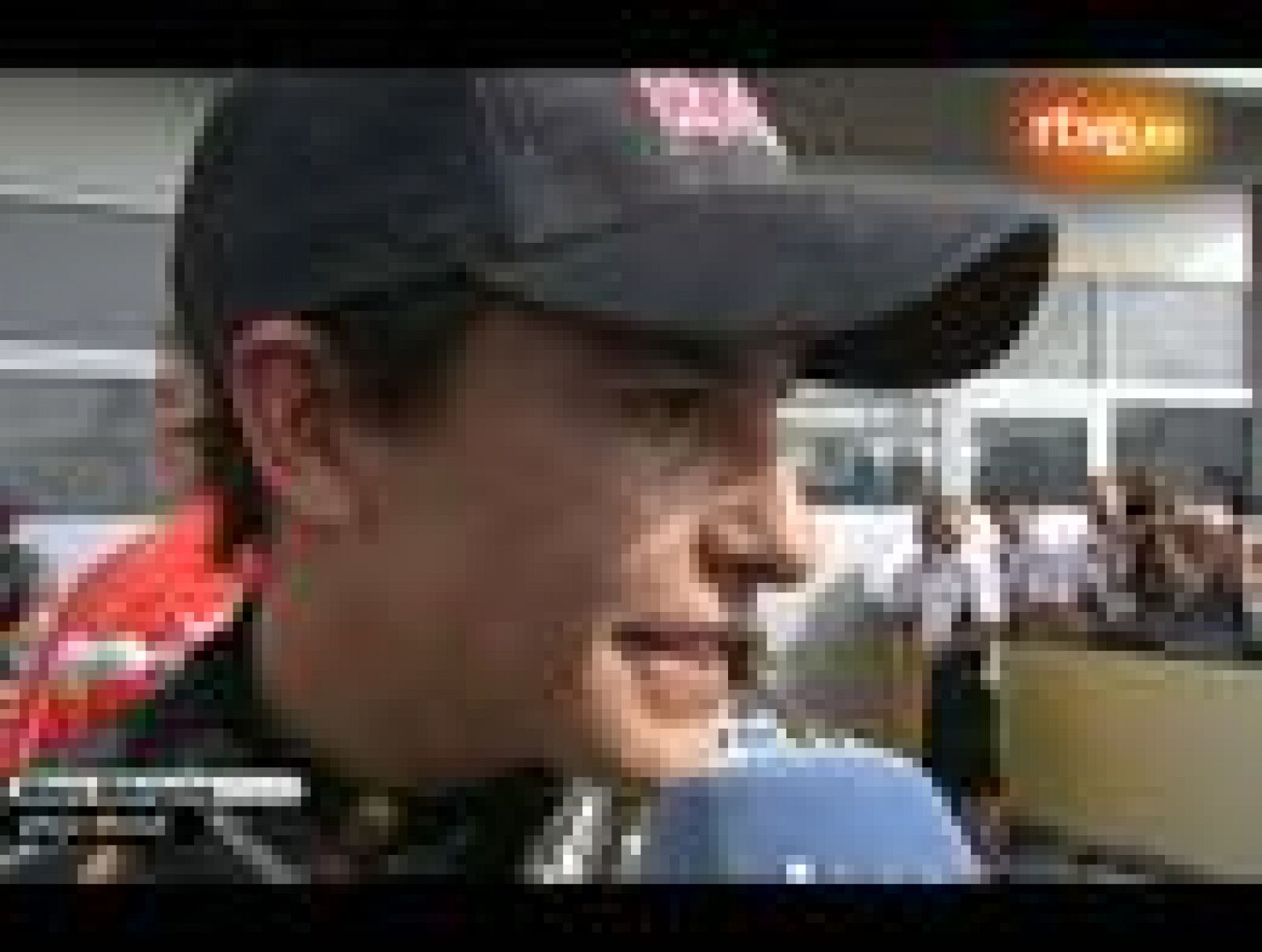 Marc Márquez ha sido segundo en la lucha de la 'pole' por detrás de Bradl en Moto2 y se ha ido al suelo al frenar más tarde de lo debido.