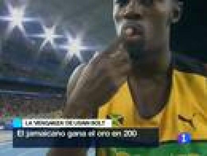 Una semana despues de ser descalificado en la final de los 100 metros del Mundial Usain Bolt ha vuelto a ganar. Ha sido en la final de 200. Esta vez no se ha puesto nervioso en la salida y ha ganado sobrado con un tiempo de 19'40 la cuarta mejor marc