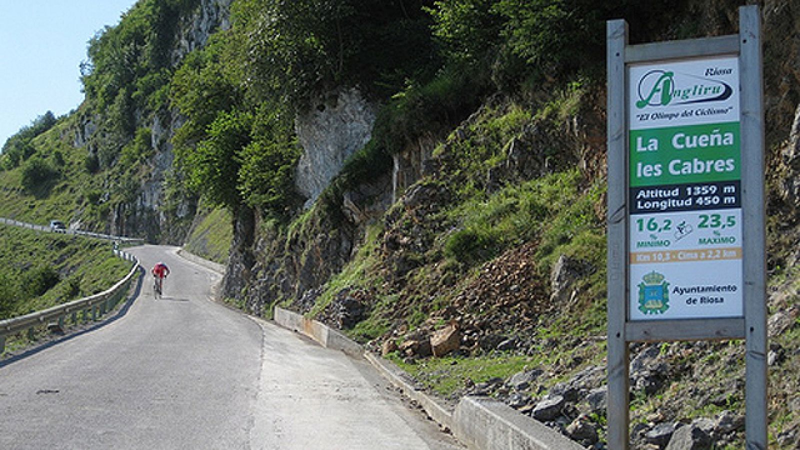 Tres años después de la última conquista de la cima del Angliru a cargo de Alberto Contador, vencedor de la edición de 2008, la Vuelta regresa al "olimpo" del ciclismo español, cuyas temibles rampas serán testigo de la que puede ser la última gran ba