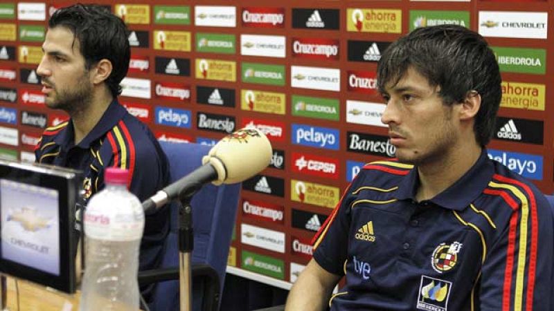 Cesc Fábregas, centrocampista internacional del Barcelona, ha zanjado definitivamente la polémica vivida con los jugadores del Real Madrid en la Supercopa de España y ha asegurado que "nunca nadie cambiará" el ambiente de la selección y  que tienen "