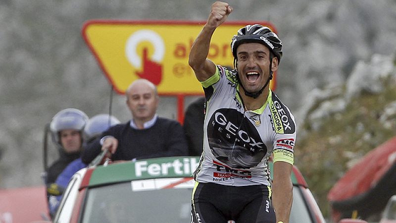 El ciclista español Juan José Cobo (Geox) se ha adjudicado este  domingo la decimoquinta etapa de la Vuelta Ciclista a España,  disputada entre Avilés y el alto de L'Angliru, en un recorrido de  142,2 kilómetros, en la que además se ha colocado como