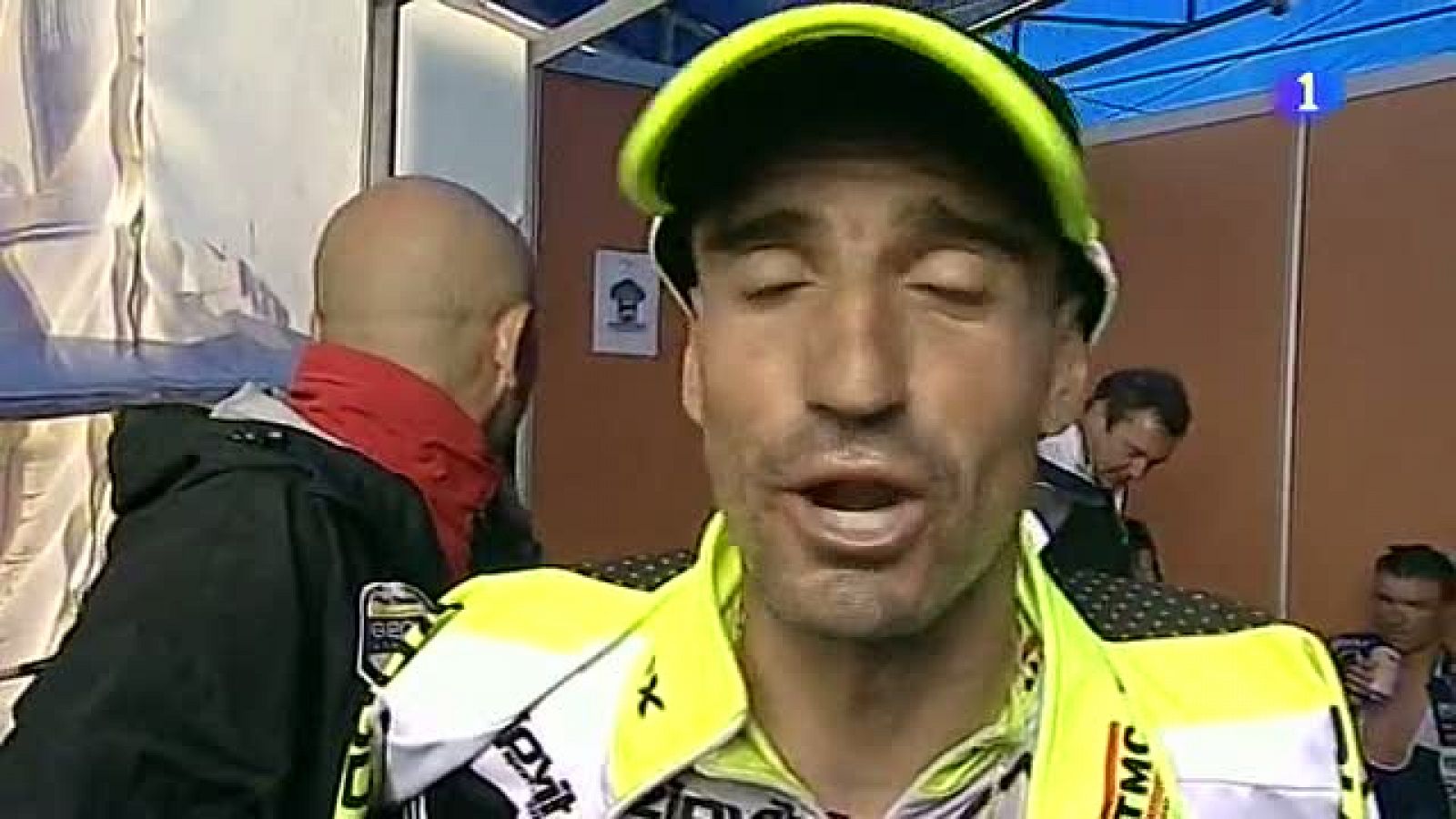 El ciclista español del equipo Geox y nuevo líder de La Vuelta,  Juan José Cobo, comentó que su victoria este domingo en la cima del  Angliru había sido "muy grande" para él, sobre todo por los malos  momentos del pasado.