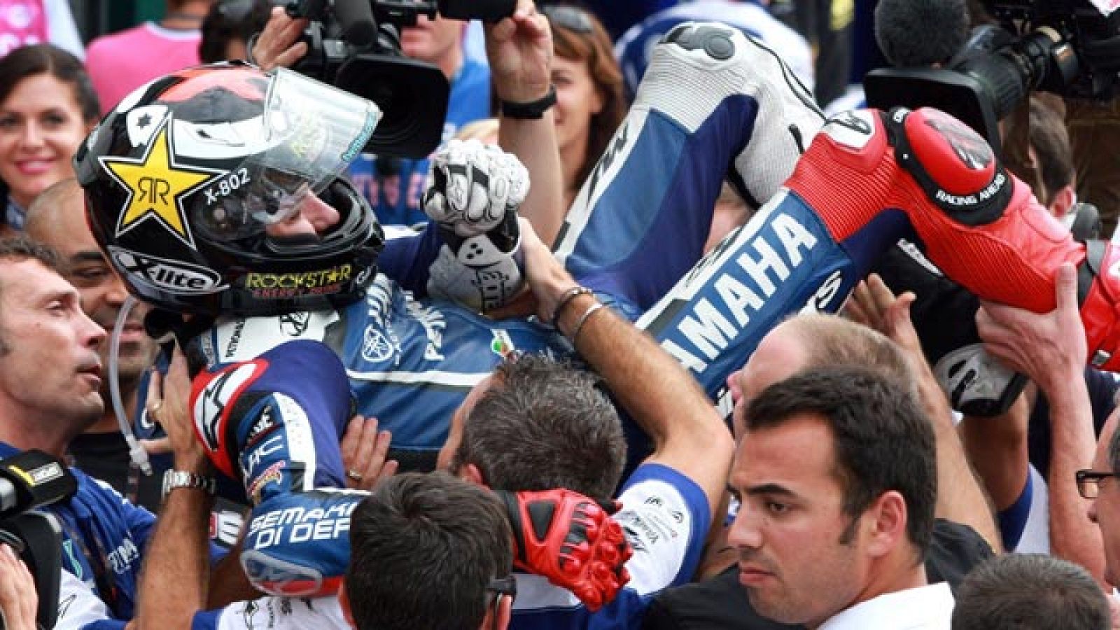 Lorenzo se abre paso