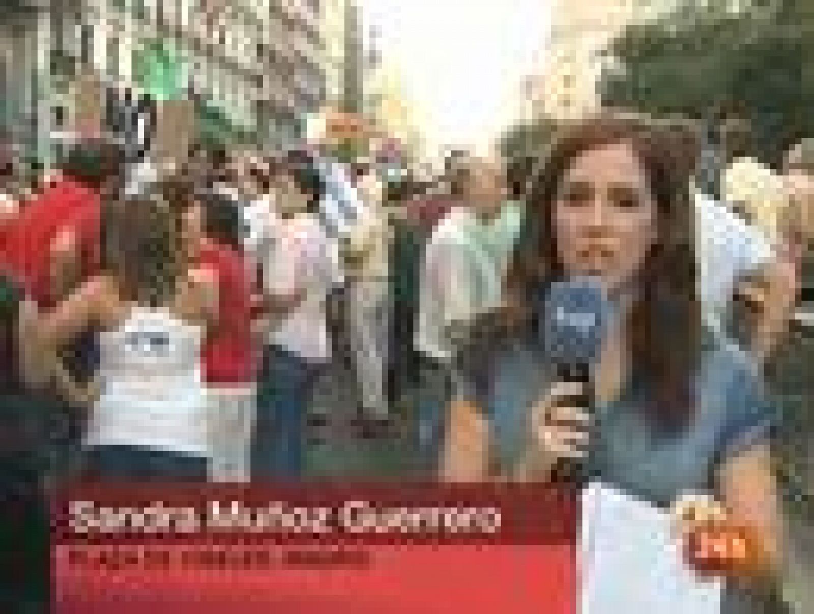 Informativo 24h: Cientos de personas marchan convocadas por los sindicatos contra la reforma de la Constitución | RTVE Play