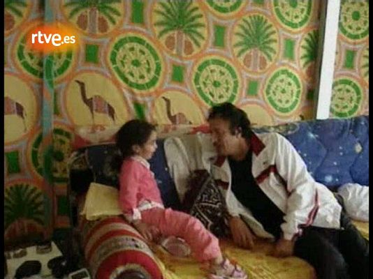 El "otro" Gadafi: un abuelo cariñoso en chándal en la intimidad de su jaima
