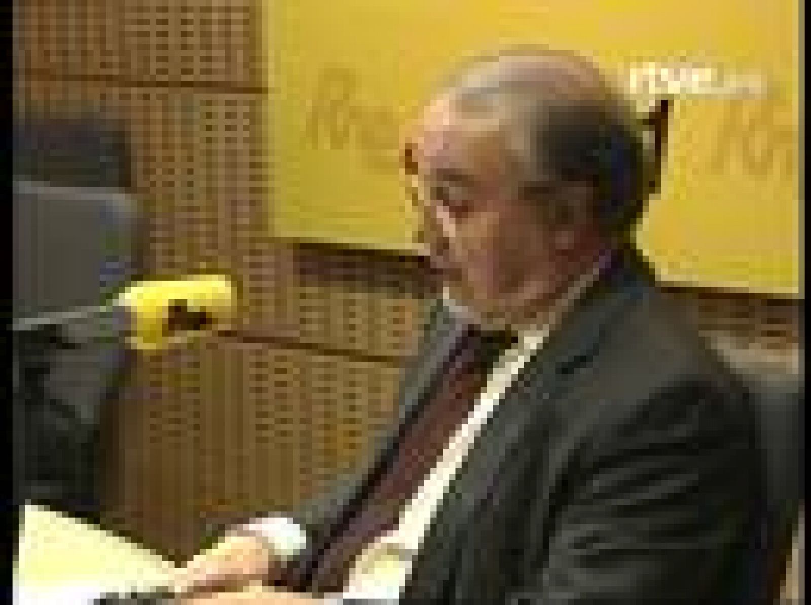 El ministro de Economías, Pedro Solbes, ha negado en Radio Nacional que haya una crisis económica en España