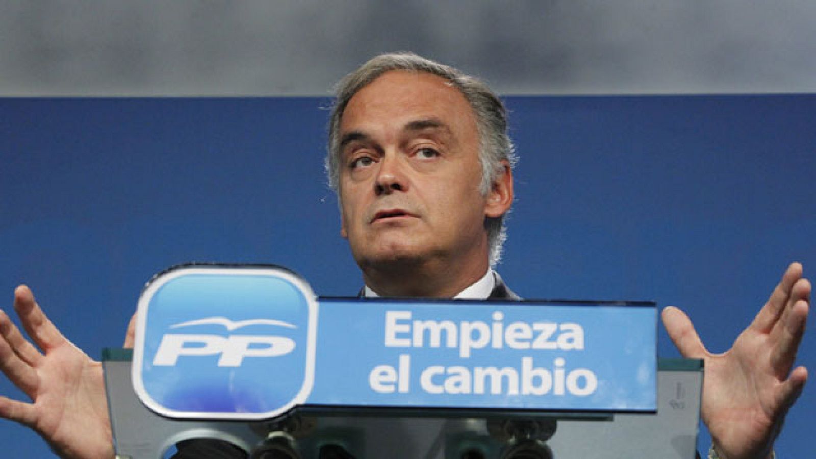 Esteban González Pons, ha matizado hoy su propuesta de crear tres millones y medio de empleos si ganan las elecciones. El dirigente del PP dice que no era una promesa, sino a lo que aspira su partido. 