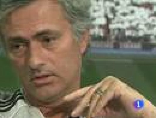 Telediario 1 - Mourinho: "Hay gente que vive bien en la oscuridad"