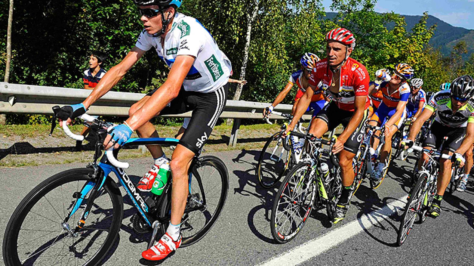 El italiano Daniele Bennati (Leopard) se apuntó al esprint la vigésima etapa de la Vuelta disputada entre Bilbao y Vitoria, de 185 kilómetros, en la que Juan José Cobo (Geox) conservó el maillot rojo a falta de la etapa final en Madrid, pero sin cant