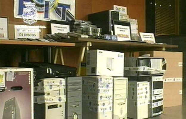  - 55 detenidos por pornografía