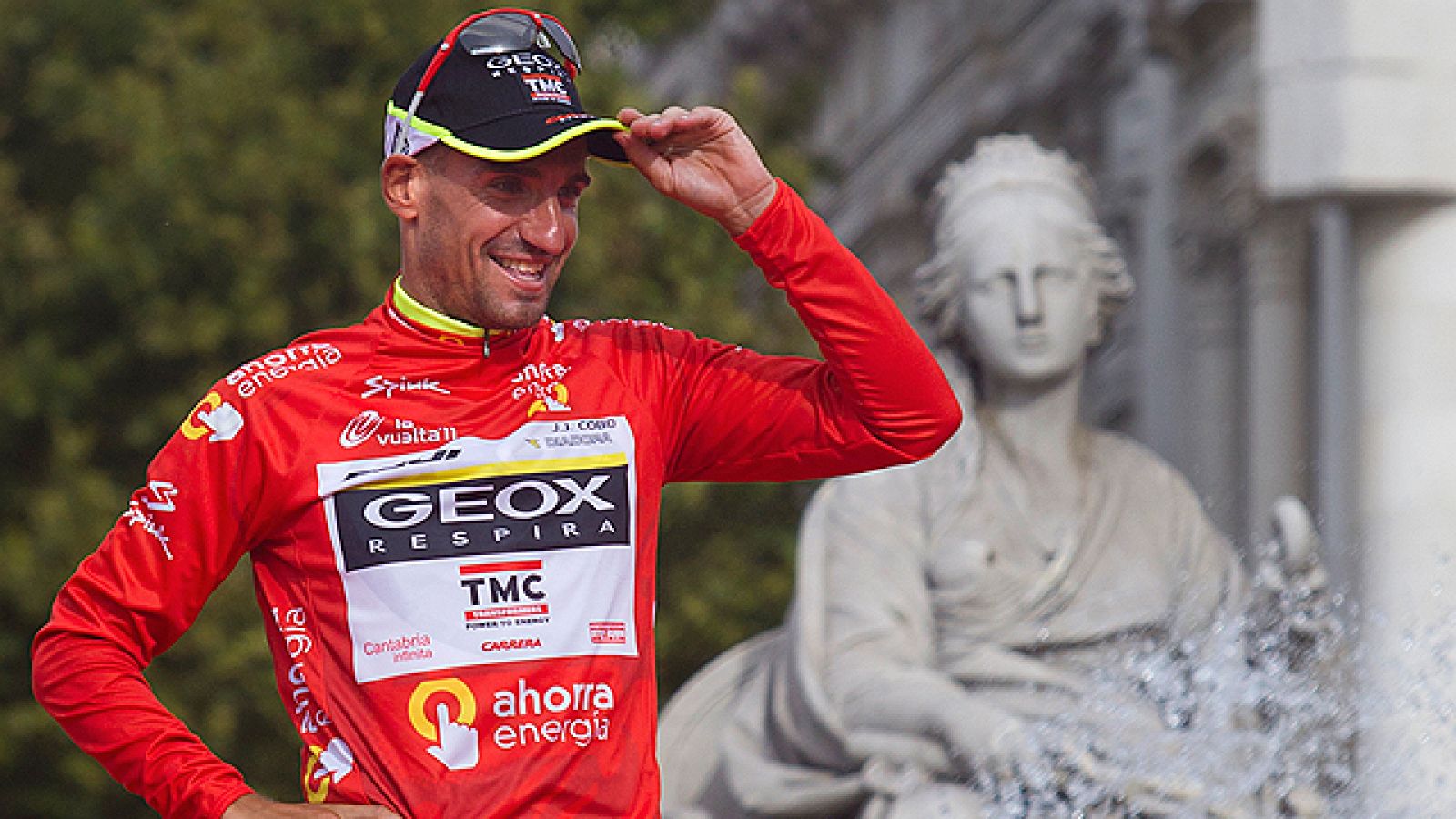 'El bisonte de la Pesa' reconoció que todavía no ha tenido "tiempo para pensar" a quién le dedica la victoria más importante de su carrera deportiva. "No he vivido algo así en mi vida, y espero que el triunfo en la Vuelta me sirva para darme cuenta d