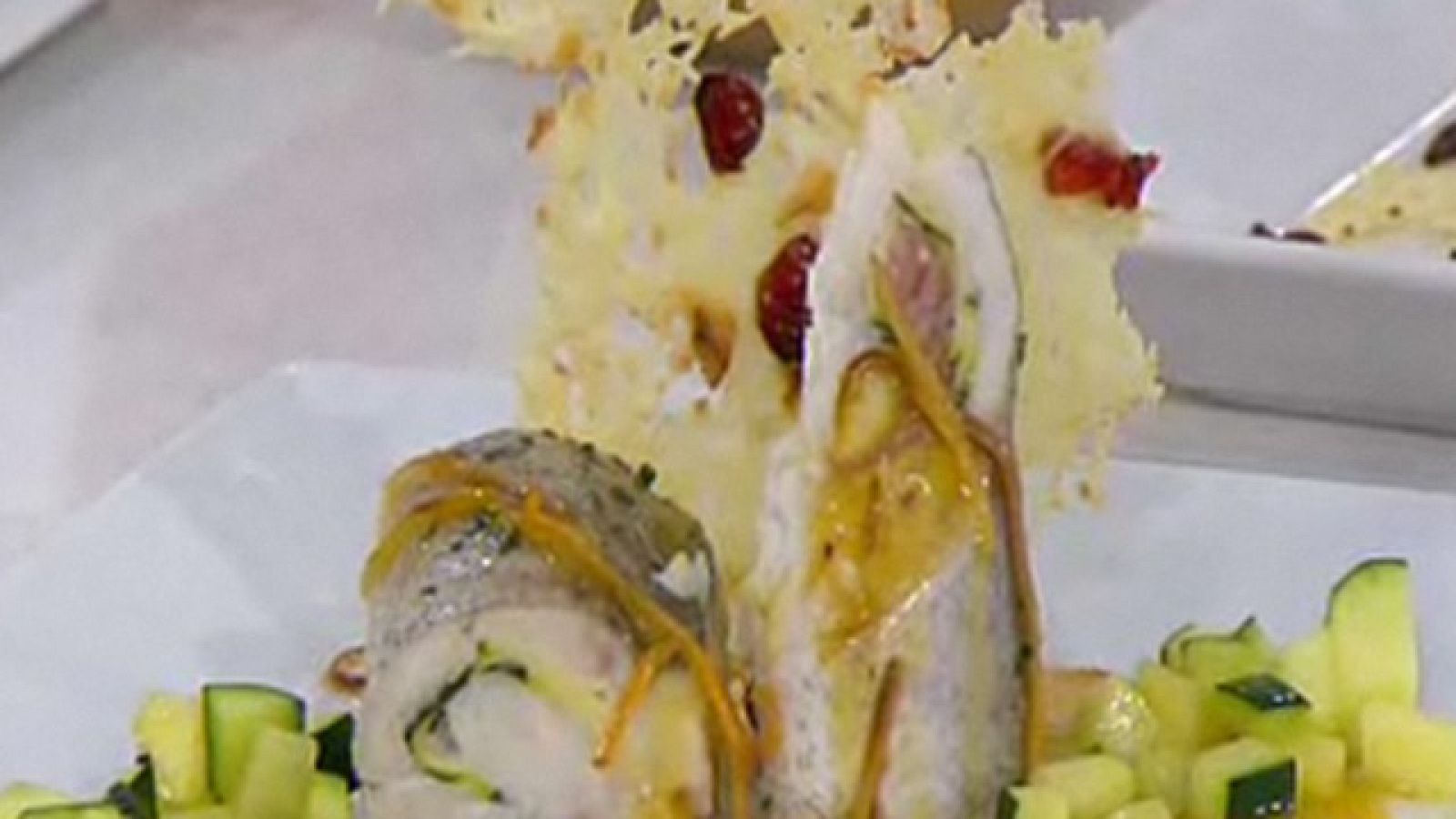 Hoy cocinamos Pescadilla rellena con jamón.