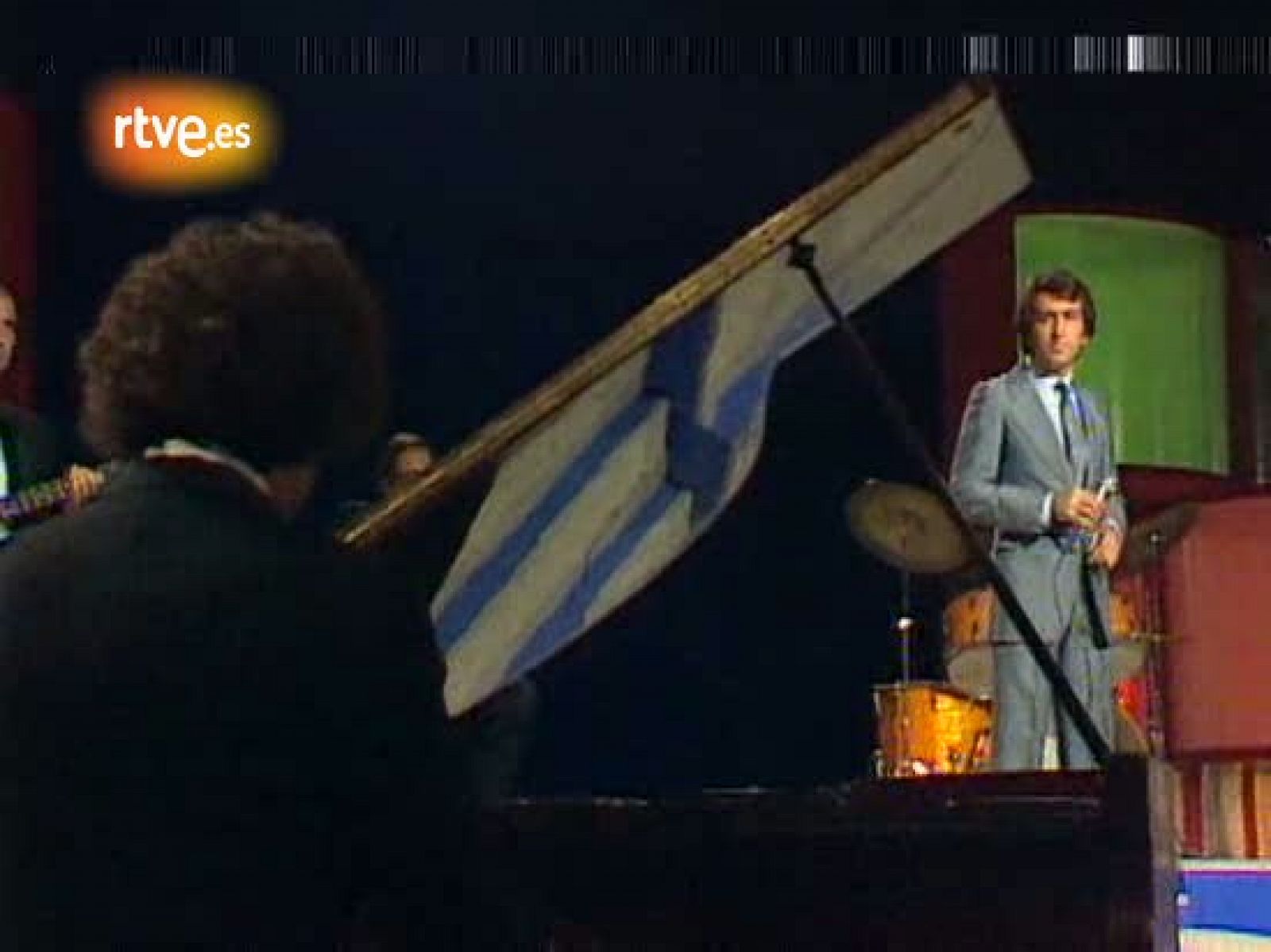 José Luís Perales canta "Me llamas", uno de los éxitos de 1979.