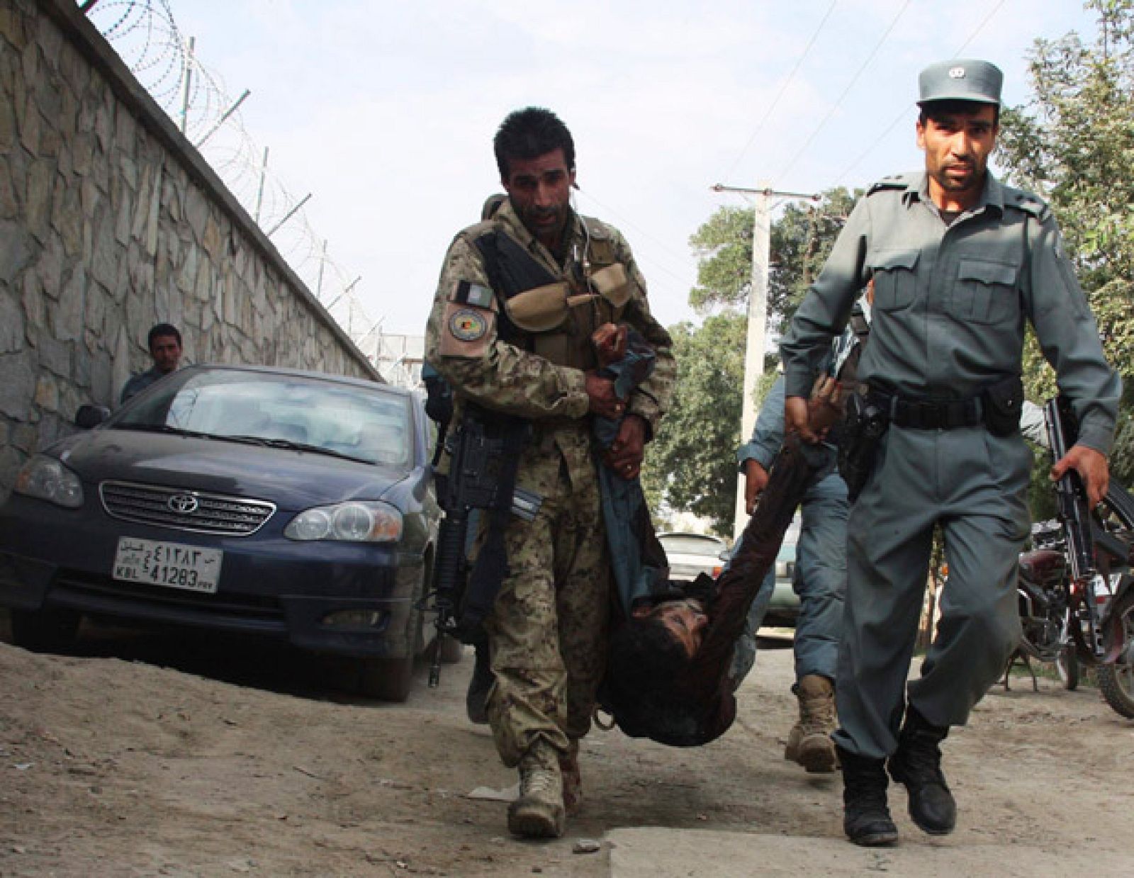 Los talibanes reivindican un ataque a edificios oficiales en la capital de Afganistán