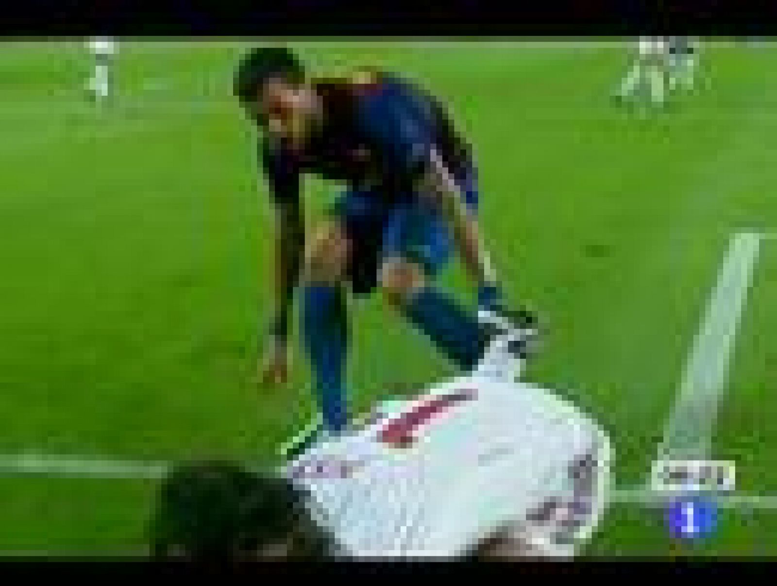 El FC Barcelona ha visto cómo se le ha escapado su primera victoria en Champions, al empatar a dos con el Milan, en un partido en el que los 'rossoneri' marcaron en el primer y último minuto del encuentro.