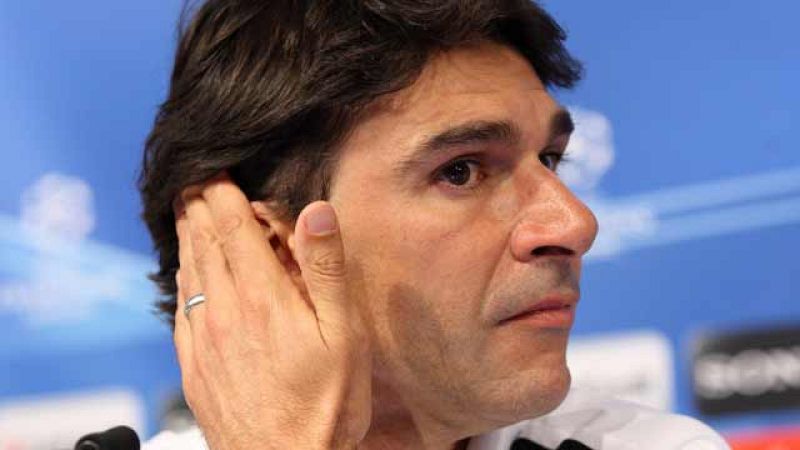 El Real Madrid se estrena en Champions League ante el Dinamo de Zagreb. El conjunto de José Mourinho ha viajado a Croacia con la baja de Kaká. Como curiosidad, el equipo español se vestirá de rojo. 