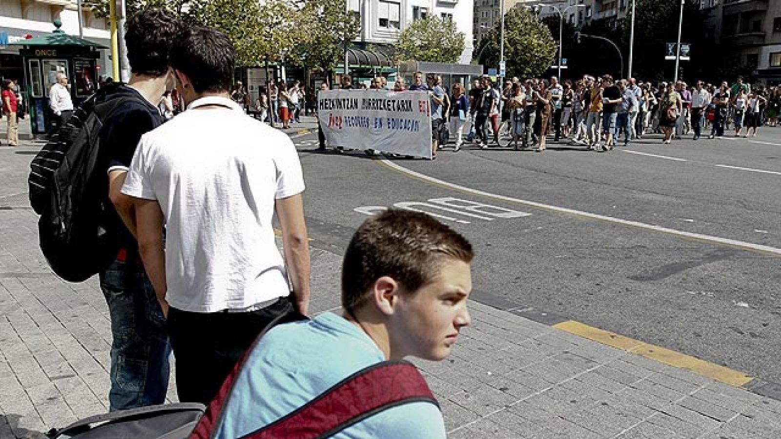 Profesores, alumnos y padres se manifiestan en Madrid contra los recortes en educación
